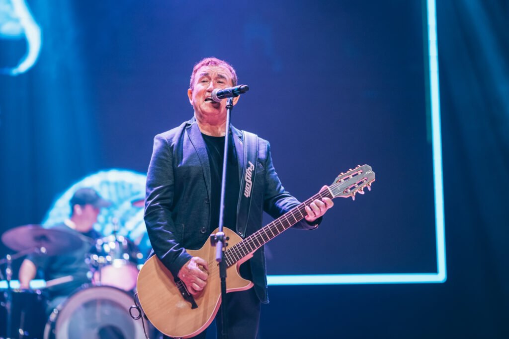 Amado Batista comemora 49 anos de carreira com show especial em Curitiba