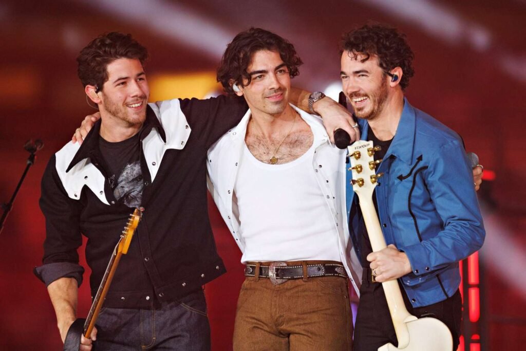 Fenômeno Jonas Brothers: Como os meninos de Jersey conquistaram o mundo