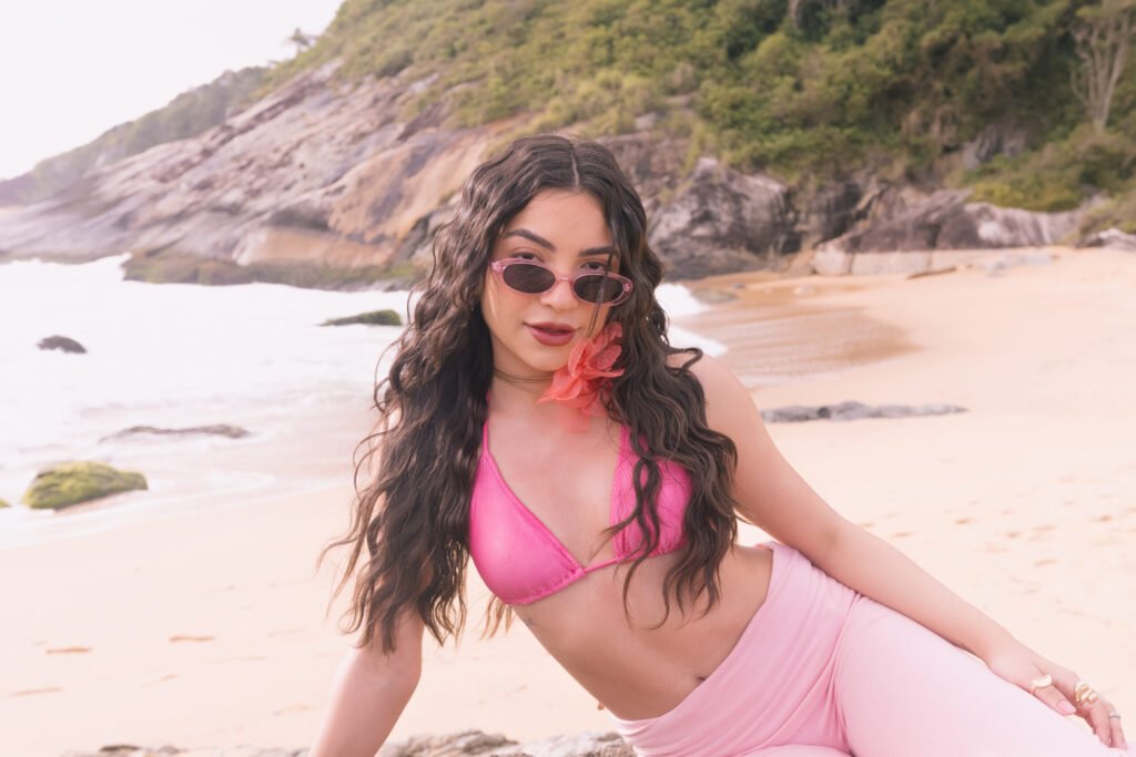 LANÇAMENTO! Ana Laura Lopes fala sobre friendzone em novo single ‘Amigos nunca devem’