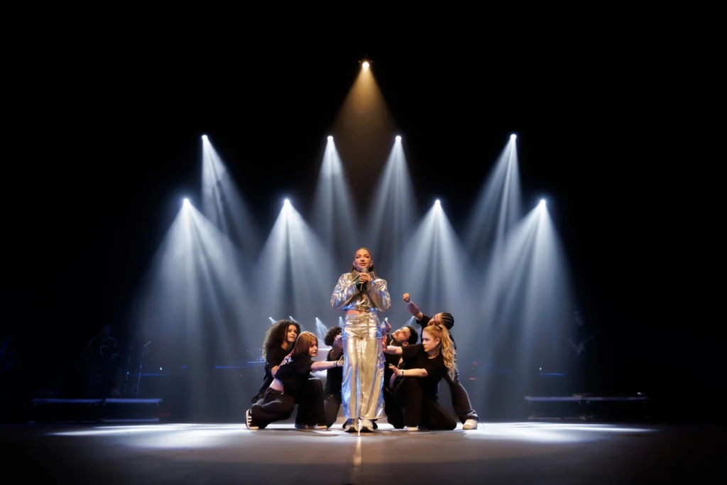 Ana Laura Lopes apresenta show da turnê ‘Meu Endereço’ na Ópera de Arame