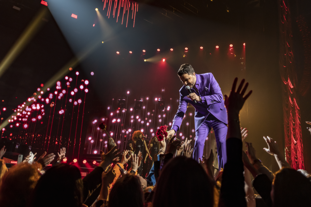 Maurício Manieri apresenta sua nova turnê “Classics Super Hits” em Curitiba