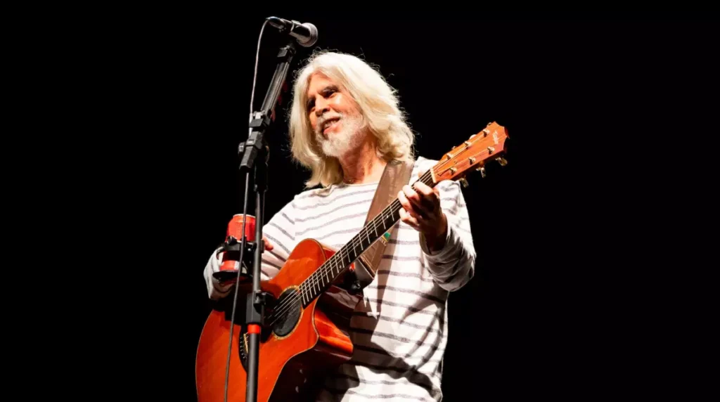 Oswaldo Montenegro traz a Curitiba seu show ‘Celebrando 50 Anos de Estrada’, ingressos disponíveis