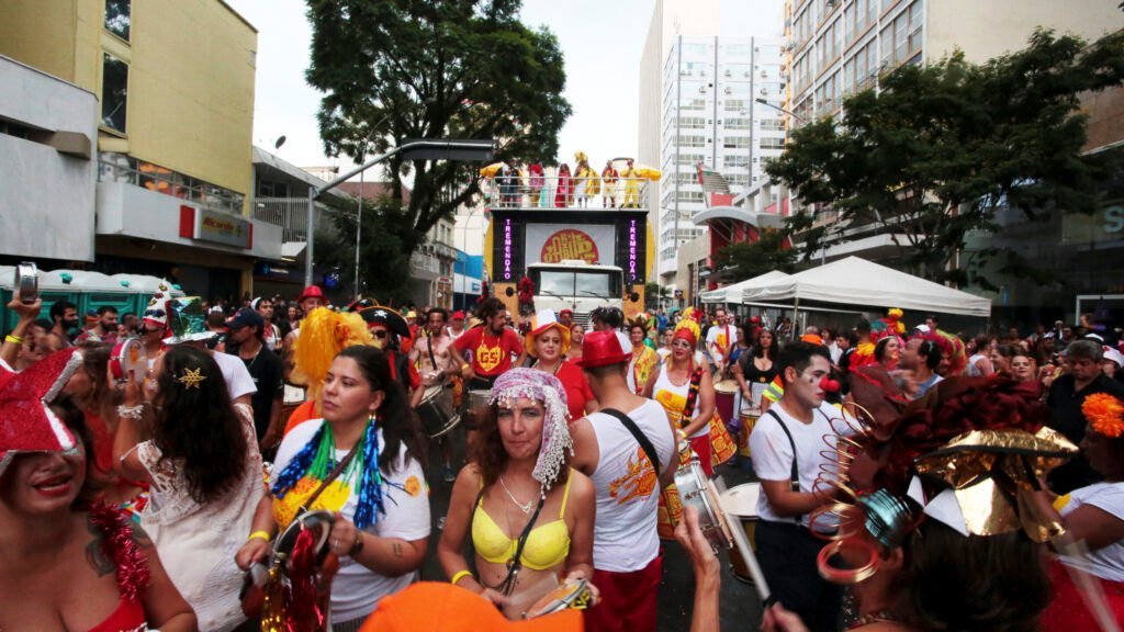 Curitiba pode banir pré-carnaval, shows e eventos de rua no centro — entenda o projeto