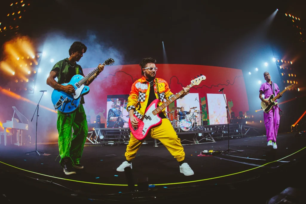 Restart lança seu clipe ao vivo da música ‘fé acesa’ com participação de fãs