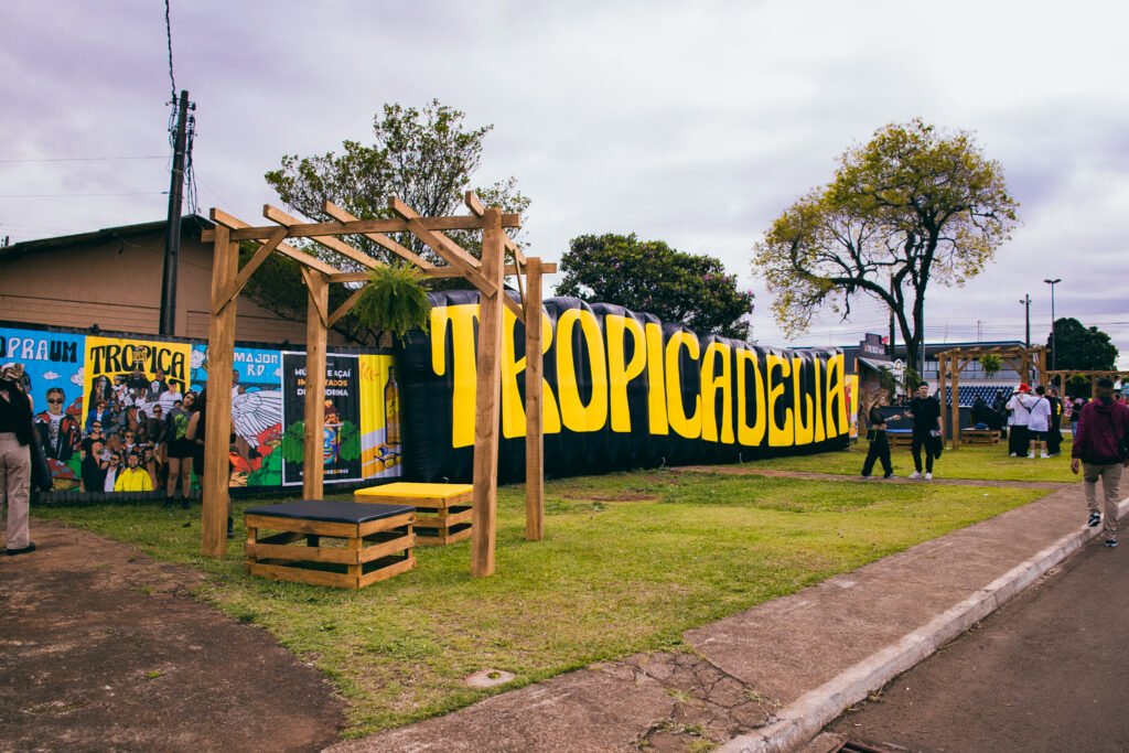 Guia Tropicadelia 2024: Como aproveitar ao máximo o festival