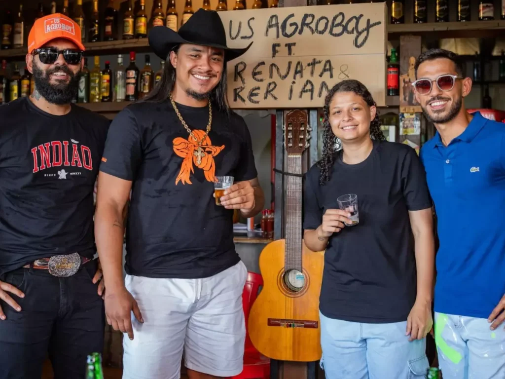 “Batom Borrado” é o novo lançamento do Us Agroboy com Renata e Rerian