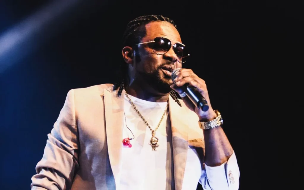 Xande de Pilares volta a Curitiba com a nova turnê “Xande canta Caetano”
