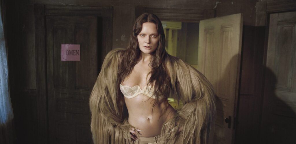 Tove Lo e Stromae juntos? ‘Des Fleurs’ chega nesta sexta e a gente mal acredita