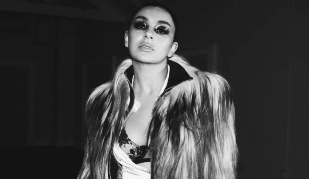 ‘Music, Fashion, Film’: tudo o que sabemos sobre o novo álbum de Charli xcx