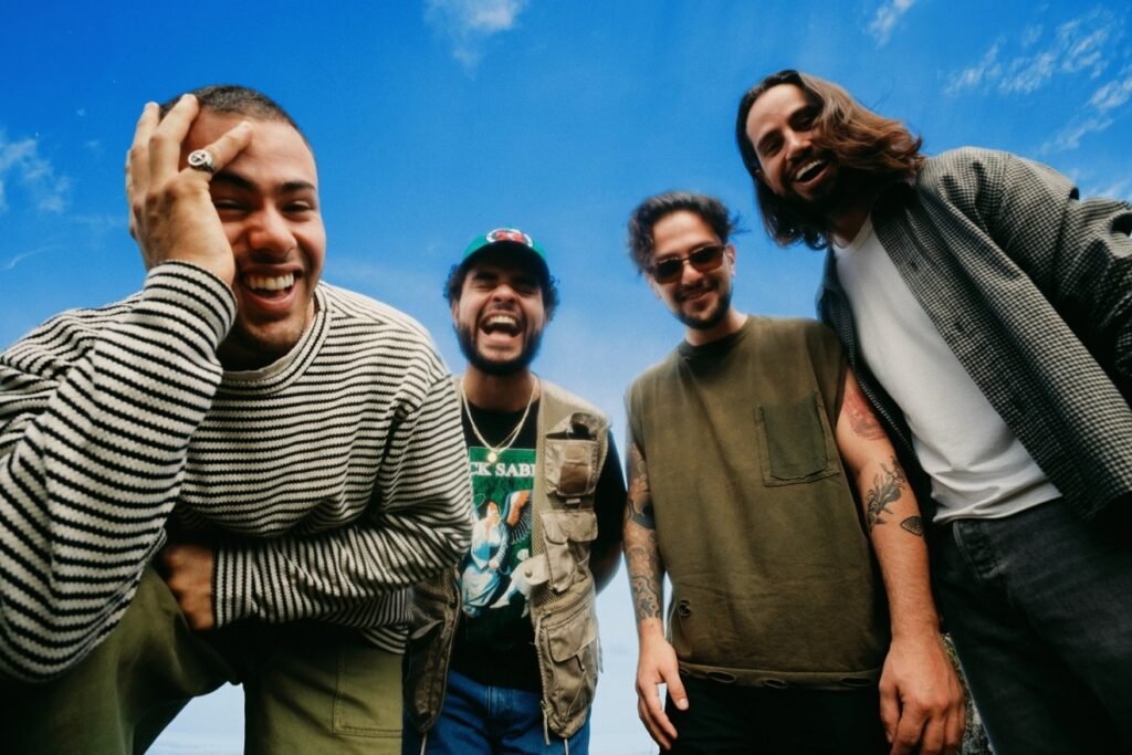Banda mineira entrega acústico inédito com vista para o Rio de Janeiro no projeto 'Ao Vivo no Bondinho (RJ)'