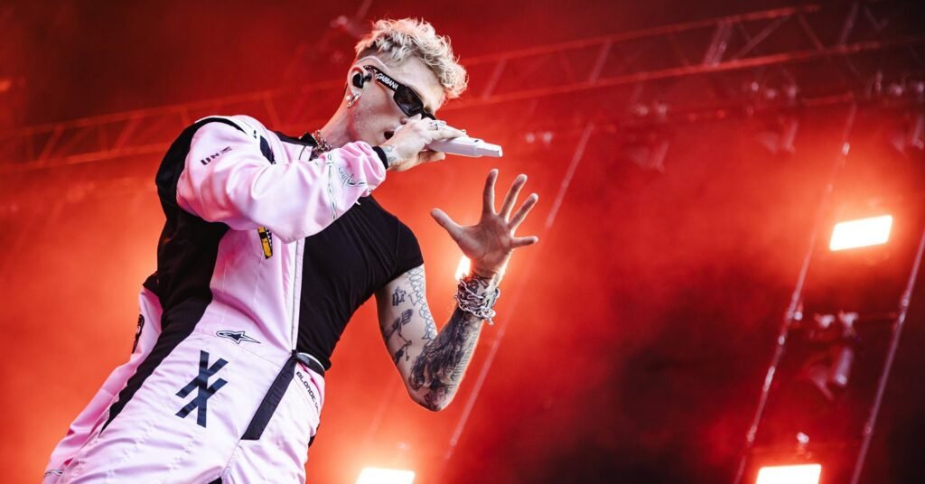 Machine Gun Kelly se apresenta no Espaço Unimed em 6 de setembro, dentro da Lost Americana Tour