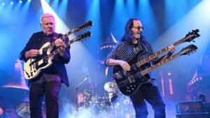Geddy Lee e Alex Lifeson executam álbum clássico de 1981 do começo ao fim no Kia Forum, em Los Angeles