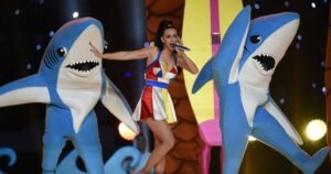 Cena do trailer de 'Katy Perry: The Lifetimes Tour – Live From Paris'