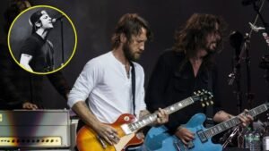 Guitarrista assumiu os vocais durante apresentação da turnê europeia e homenageou Tony Sly