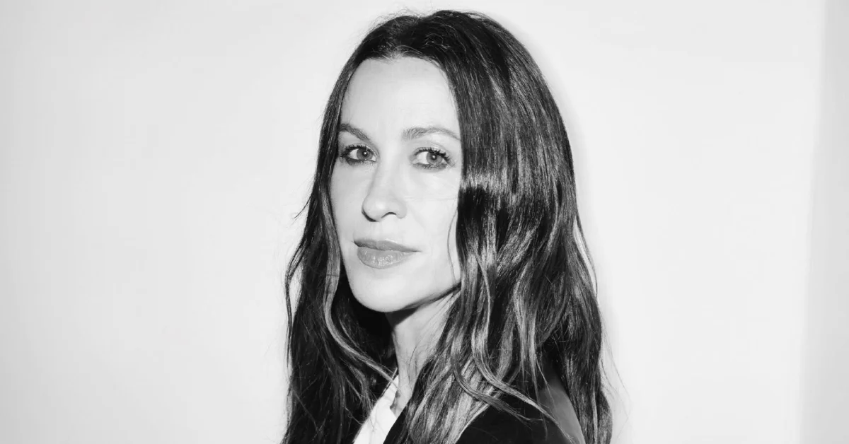 Alanis Morissette finalmente faz seu disco de Natal e chama Brandi Carlile, Steve Martin e Trans Voices para a festa