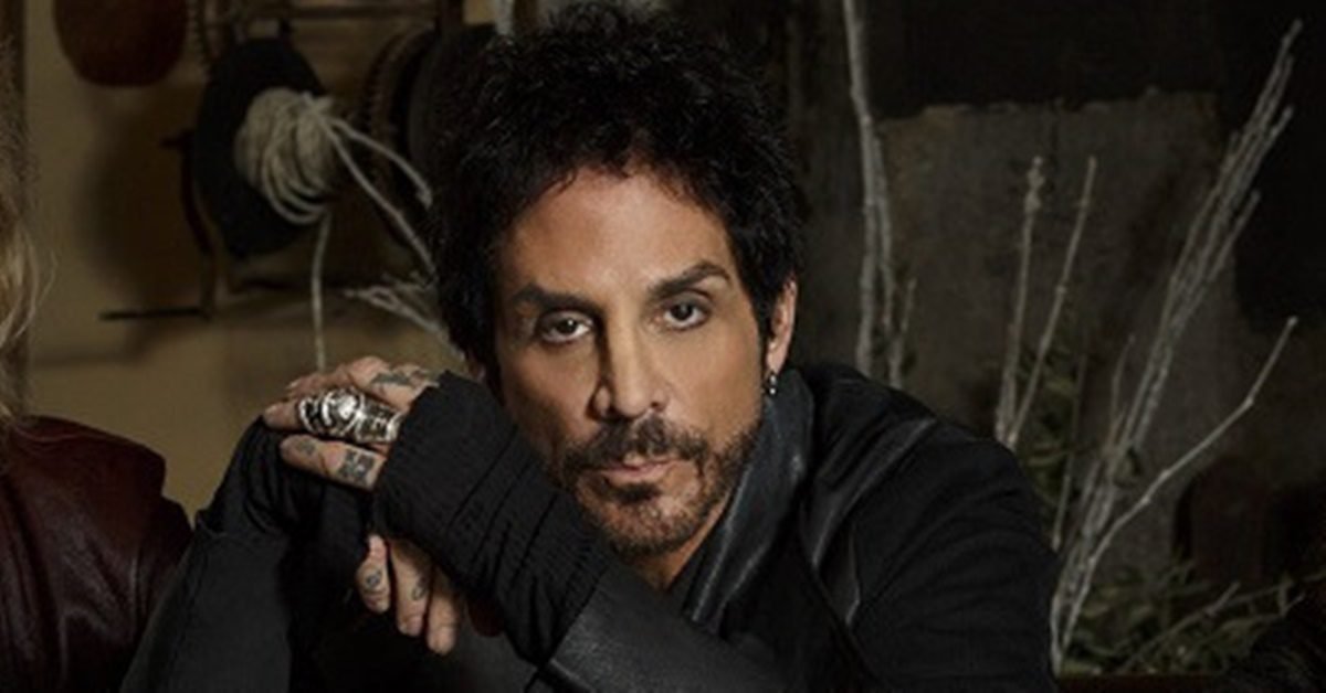Susto no palco: Deen Castronovo do Journey passa mal durante apresentação nos EUA
